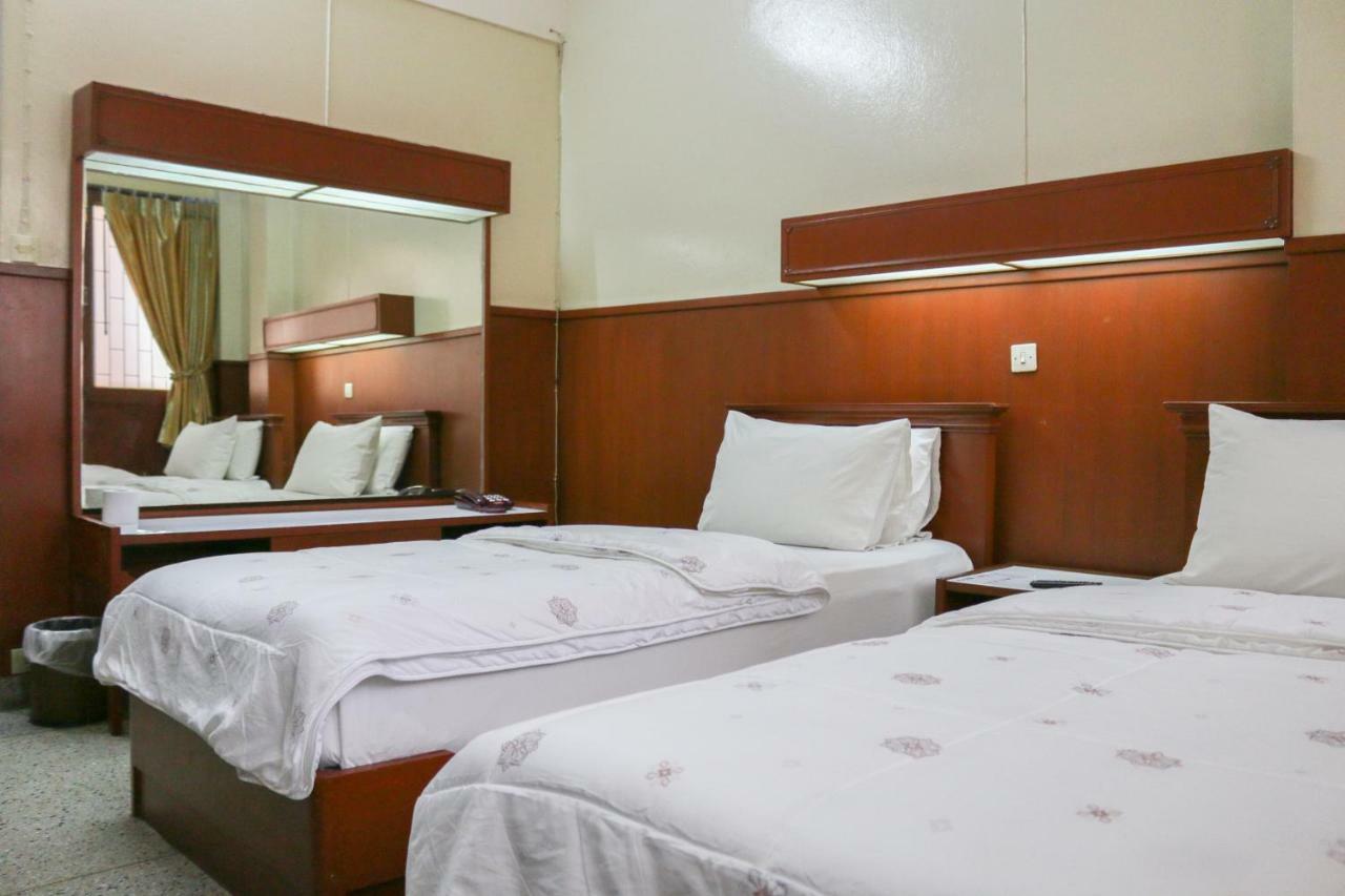 Nakornping Hotel Bangkok Bagian luar foto