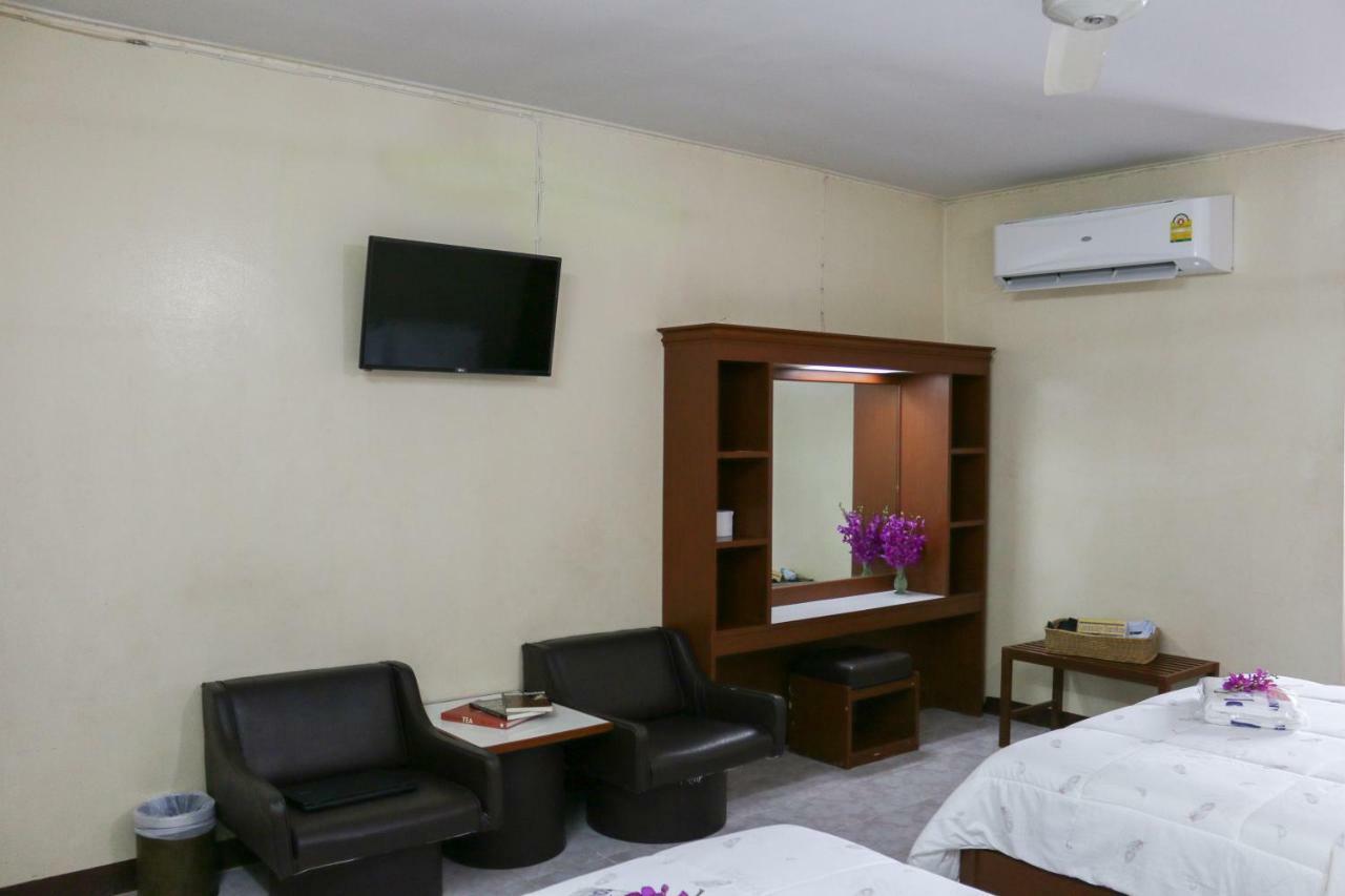 Nakornping Hotel Bangkok Bagian luar foto
