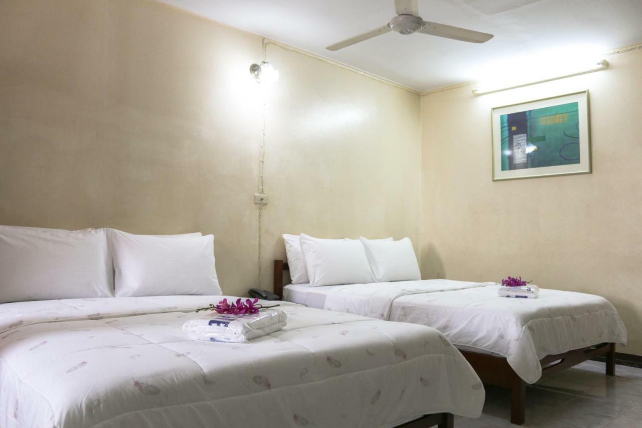 Nakornping Hotel Bangkok Bagian luar foto