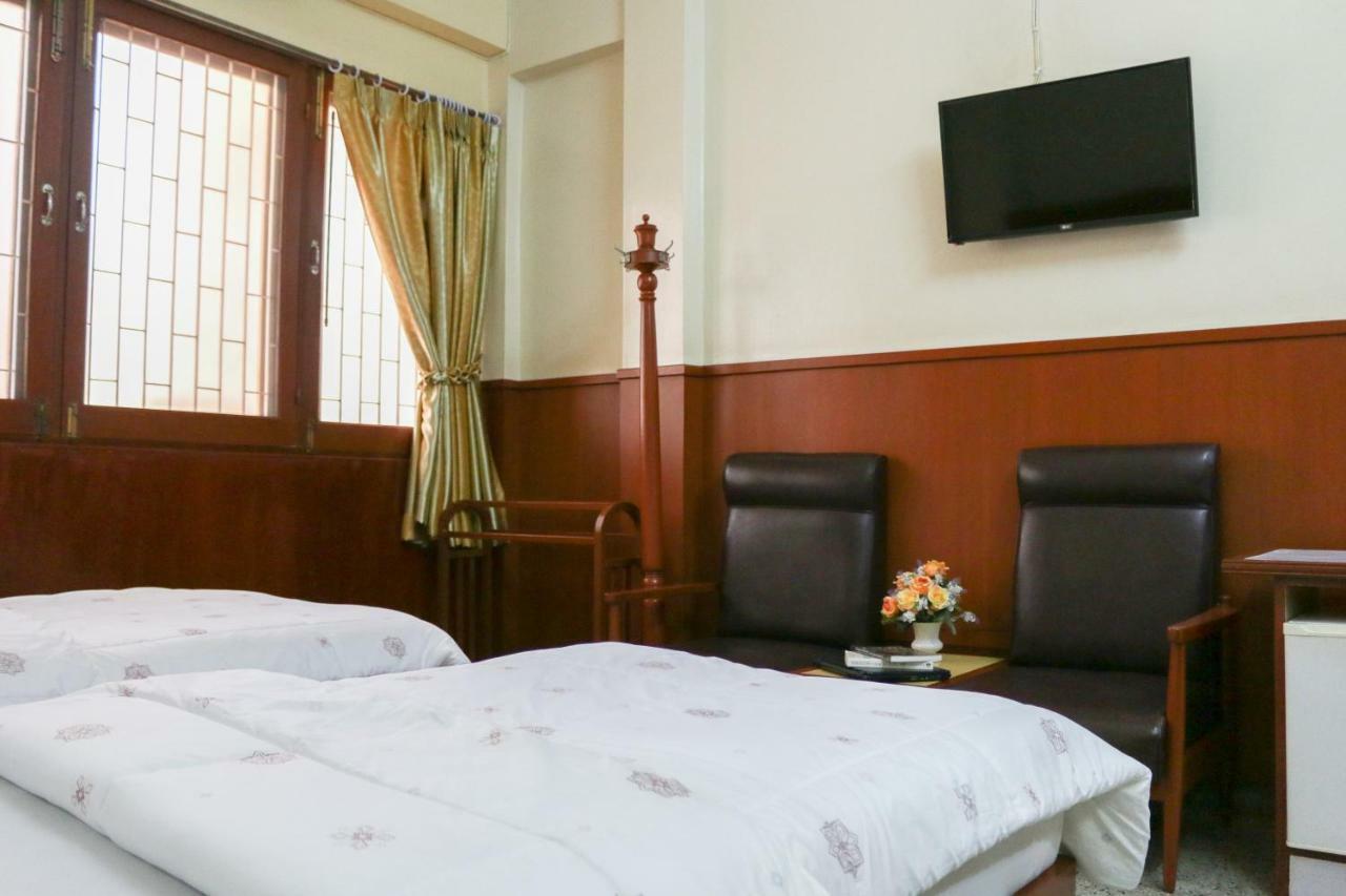 Nakornping Hotel Bangkok Bagian luar foto