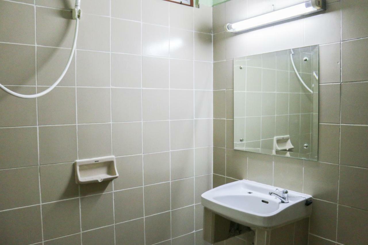 Nakornping Hotel Bangkok Bagian luar foto