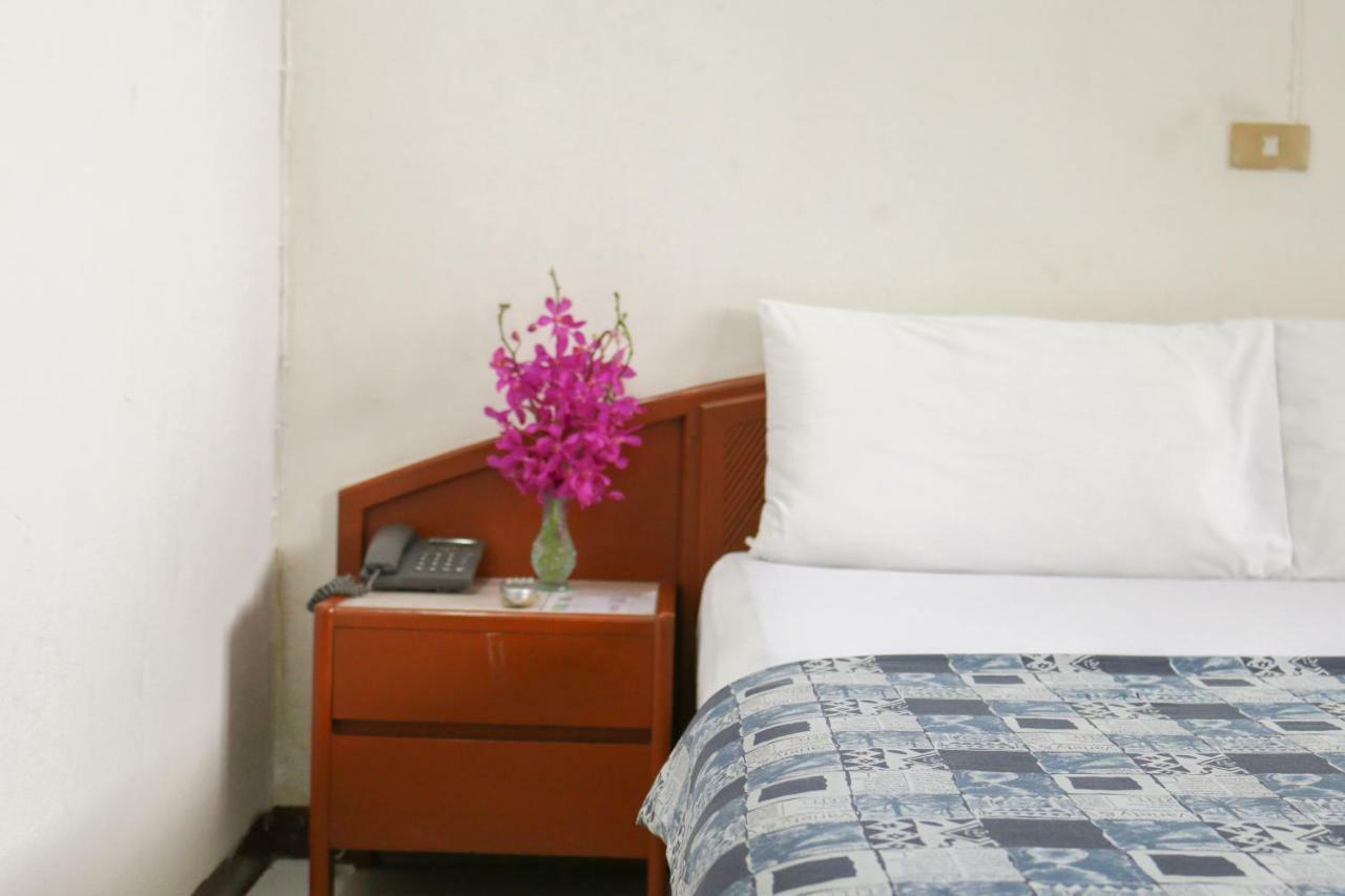 Nakornping Hotel Bangkok Bagian luar foto